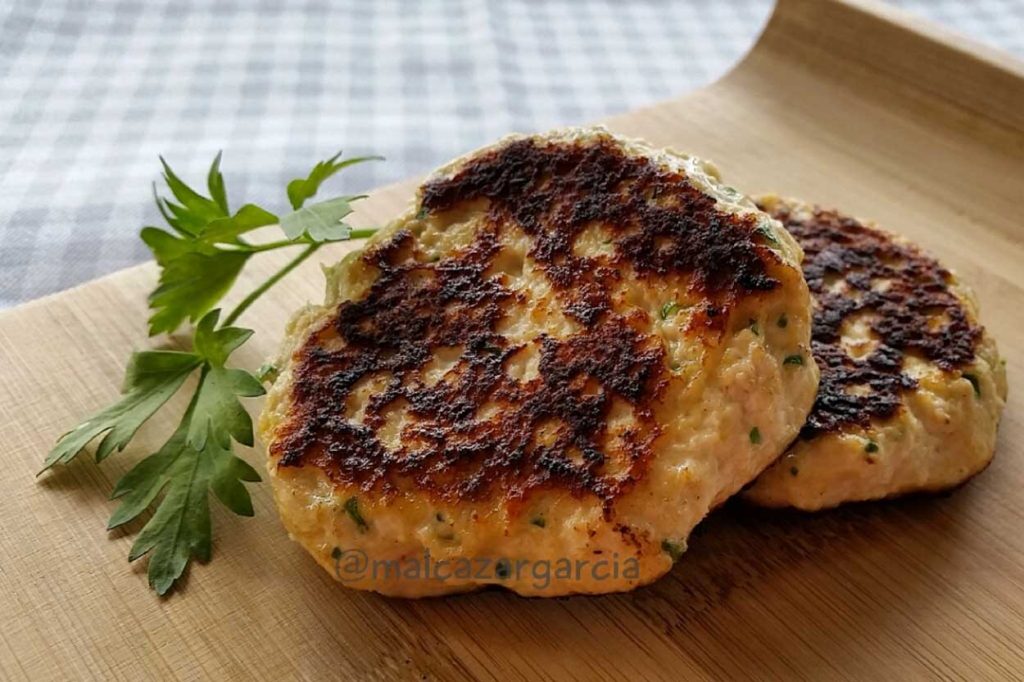 Hamburguesas de pollo con piña