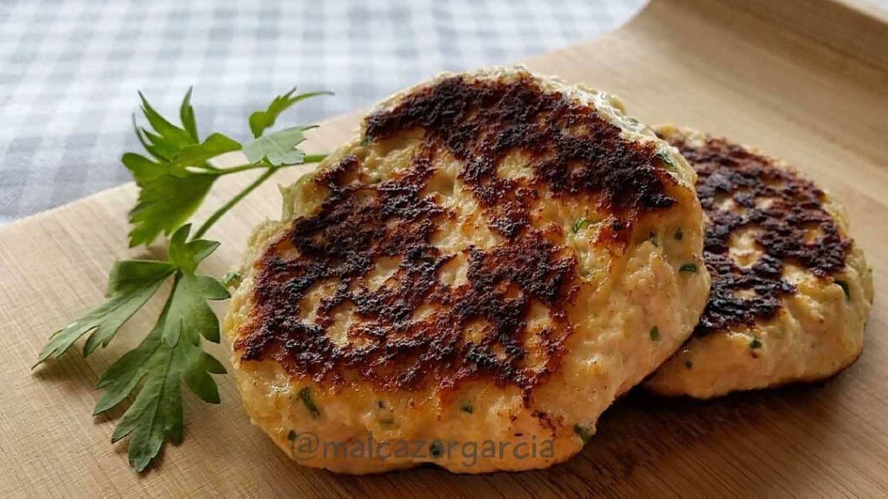 Hamburguesas de pollo con piña