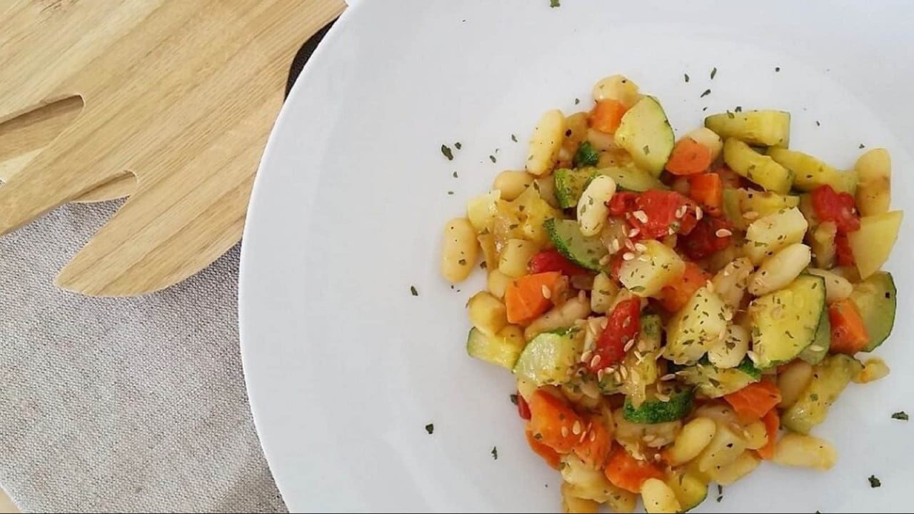 Judías blancas al curry con patatas y verduras