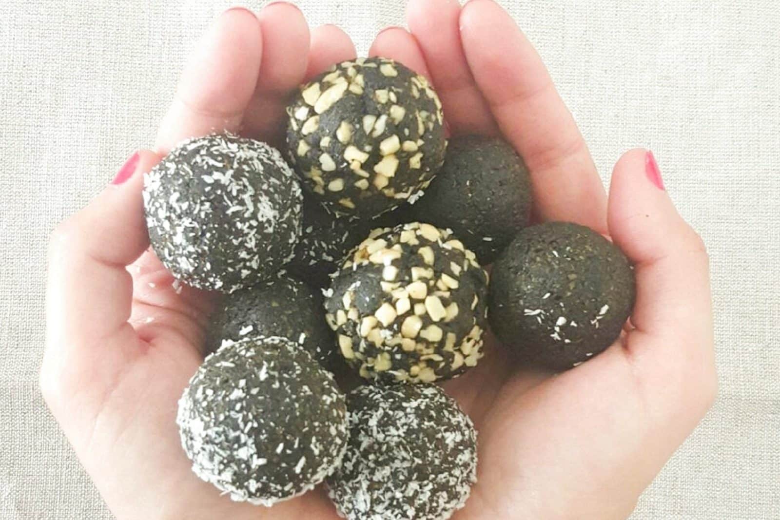 Bolitas energéticas de dátiles y coco