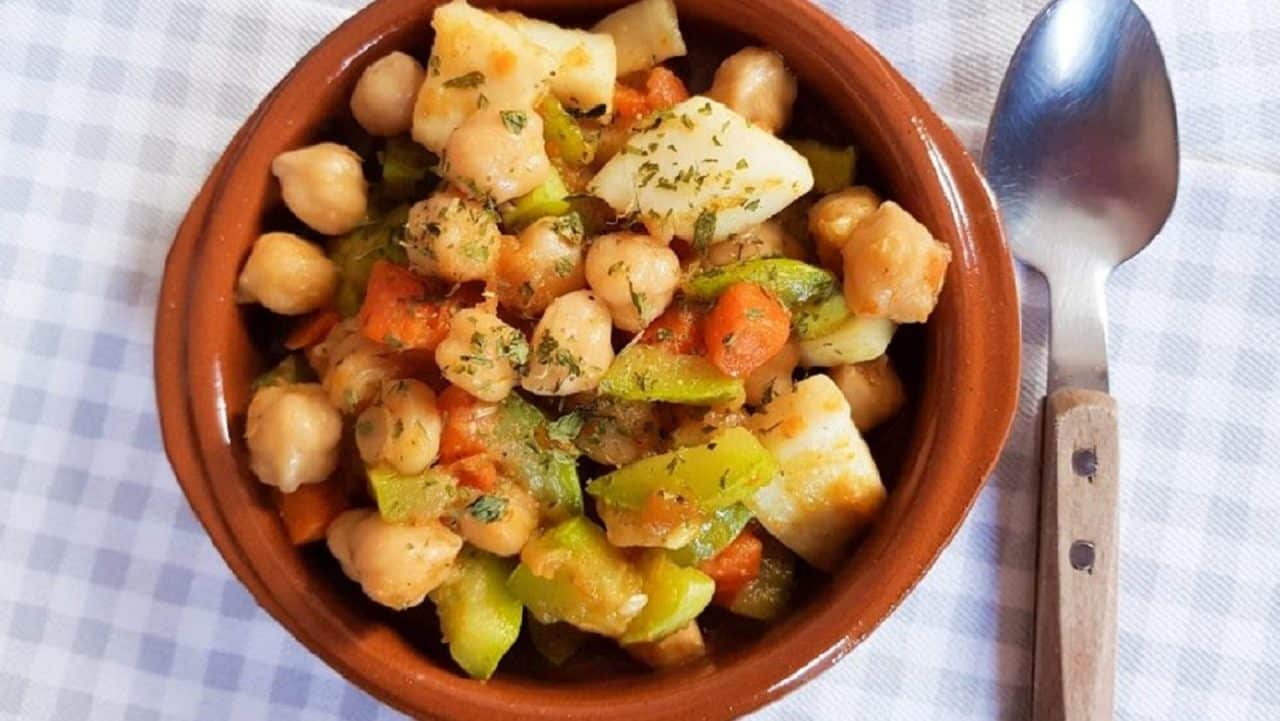 Potaje de garbanzos con sepia
