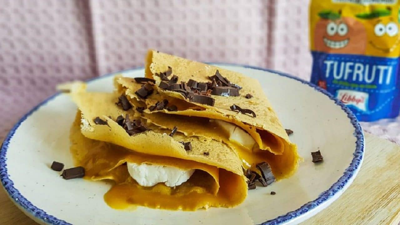 Crepes de gofio con puré de melocotón y mango Libbys