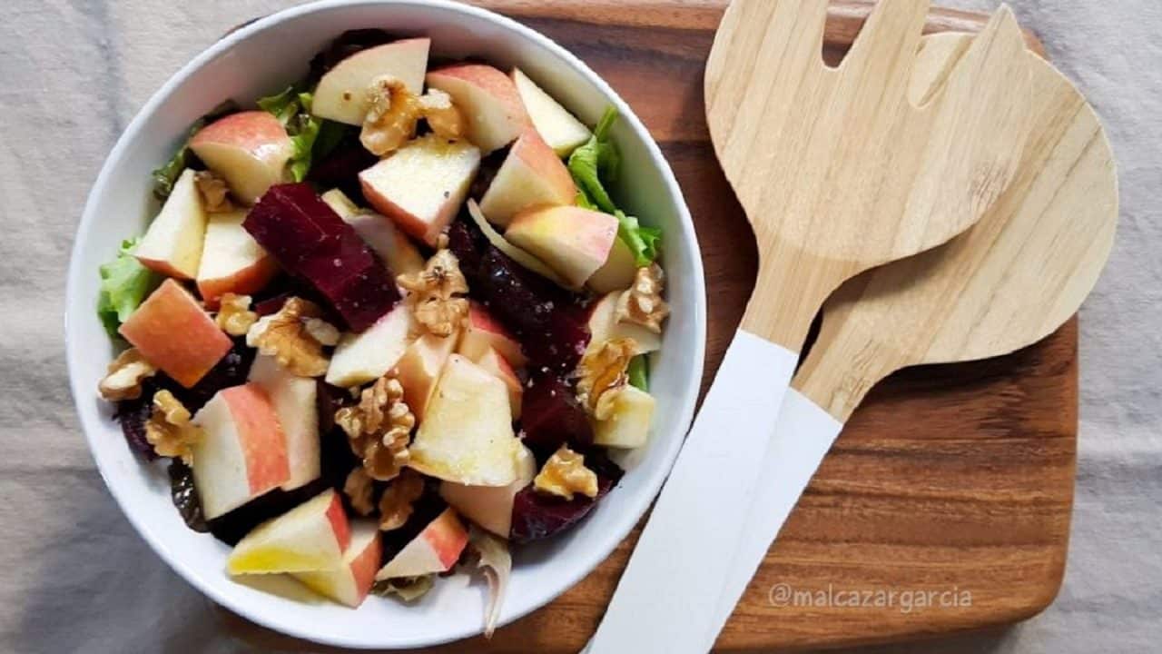 Ensalada de remolacha, manzana y nueces