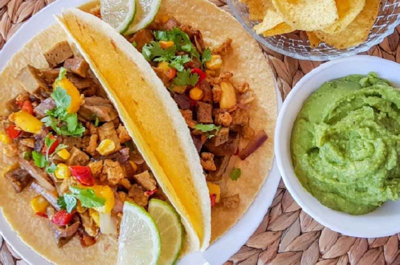 Fajitas veganas con maíz y mango