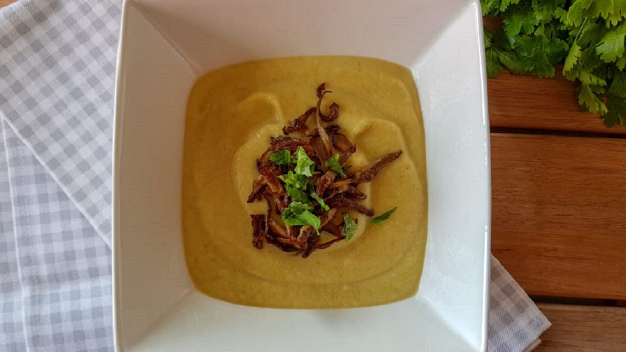 Crema de coliflor con coco y curry