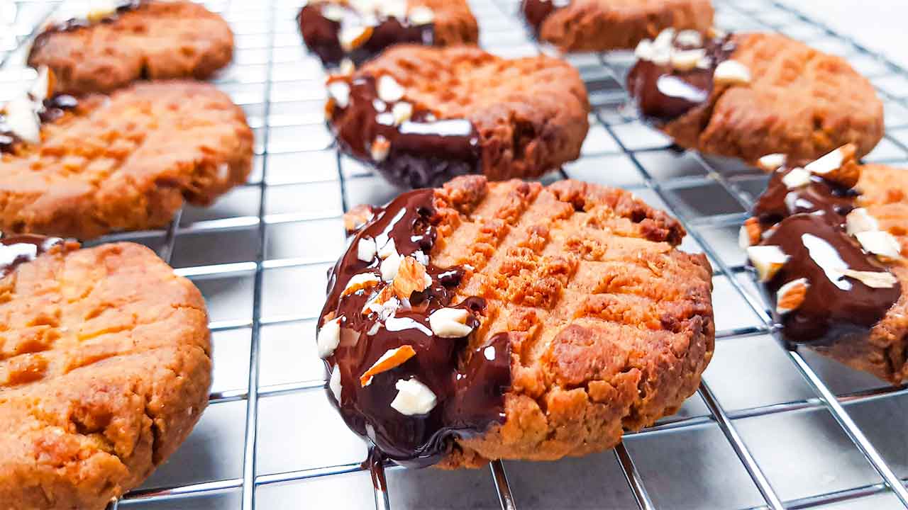 Galletas de batata y gofio con miel de palma