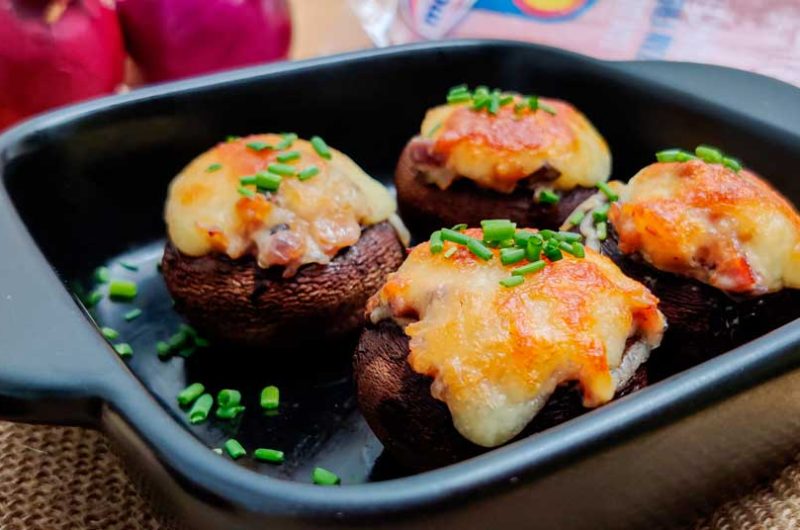 Champiñones rellenos de bacon y queso