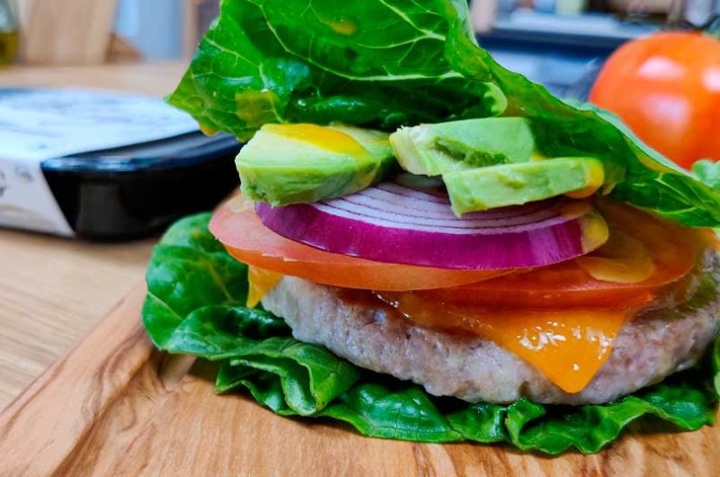 Hamburguesa sin pan de cochino negro