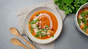 Crema de tomate y coco al estilo hindú